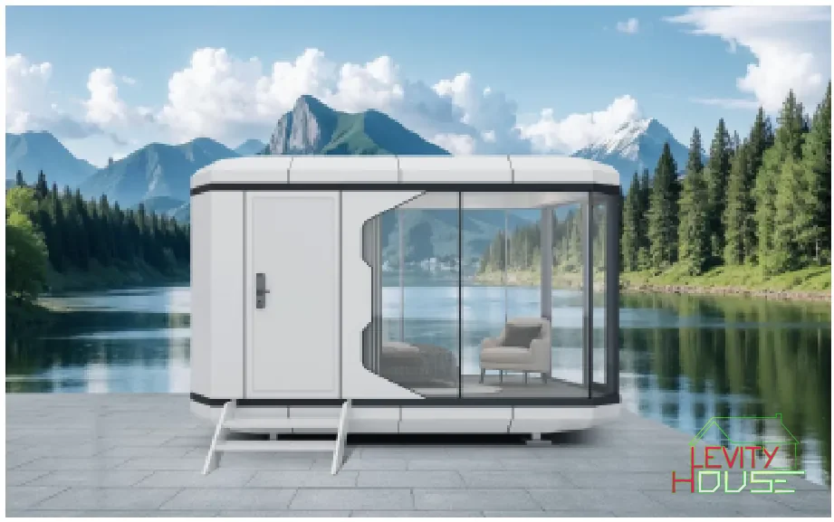Unità Levity House posata su una piattaforma affacciata su un lago